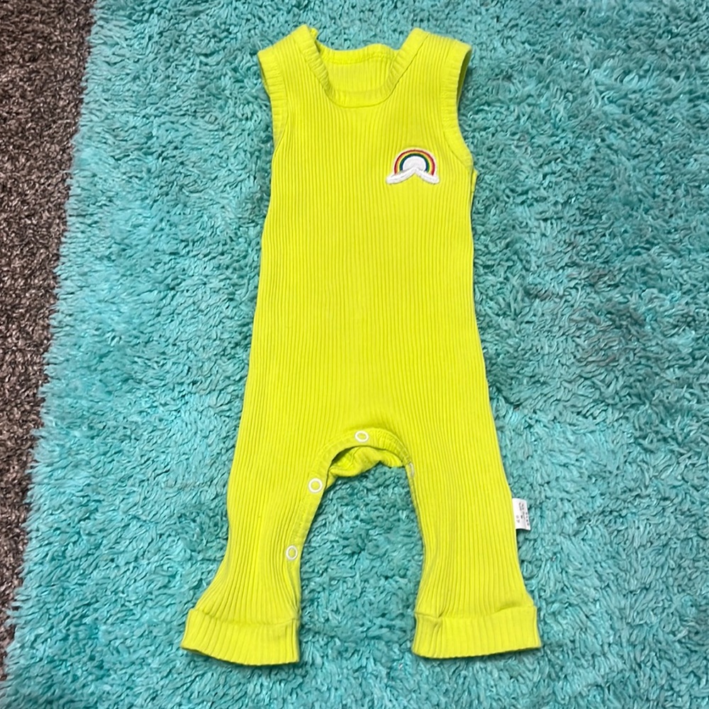 Light green stretch jumper with a rainbow 6-9